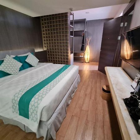 קוטה לומבוק Bedrock Hotel Kuta מראה חיצוני תמונה
