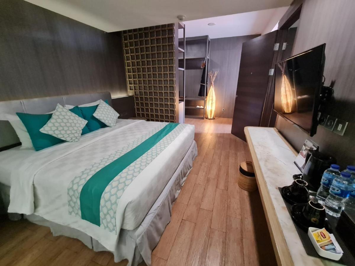 קוטה לומבוק Bedrock Hotel Kuta מראה חיצוני תמונה