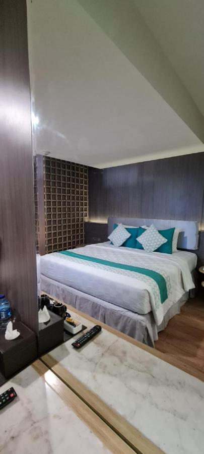קוטה לומבוק Bedrock Hotel Kuta מראה חיצוני תמונה