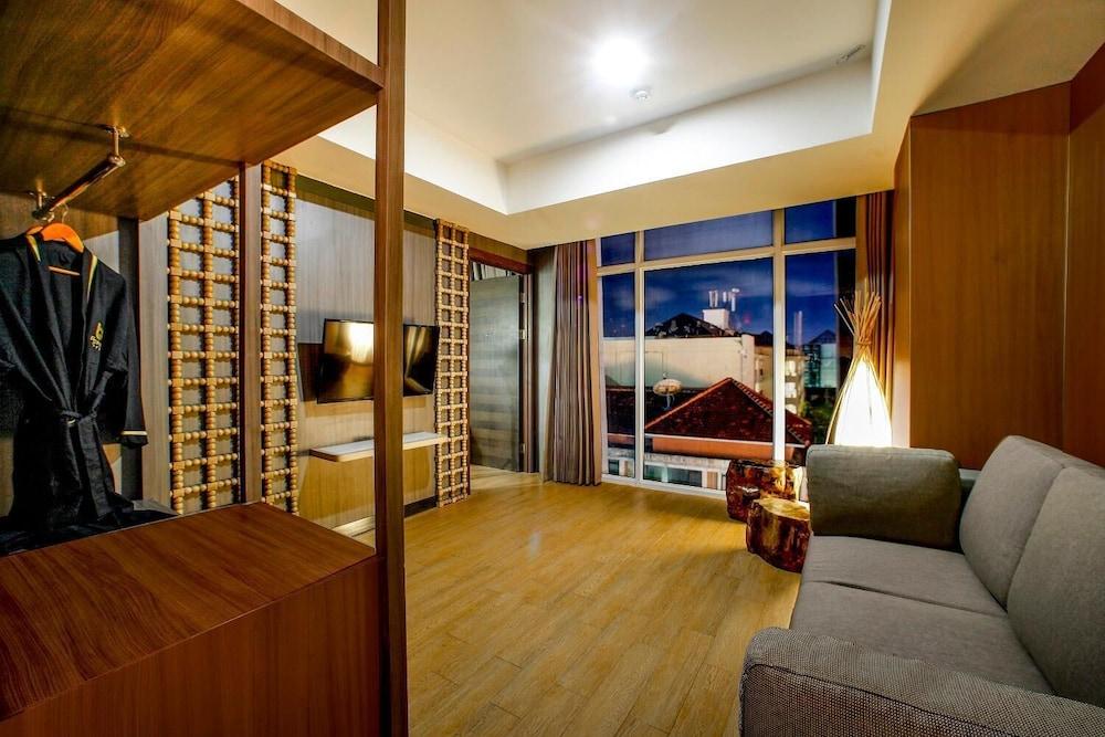 קוטה לומבוק Bedrock Hotel Kuta מראה חיצוני תמונה