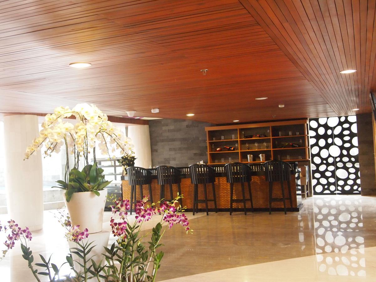 קוטה לומבוק Bedrock Hotel Kuta מראה חיצוני תמונה