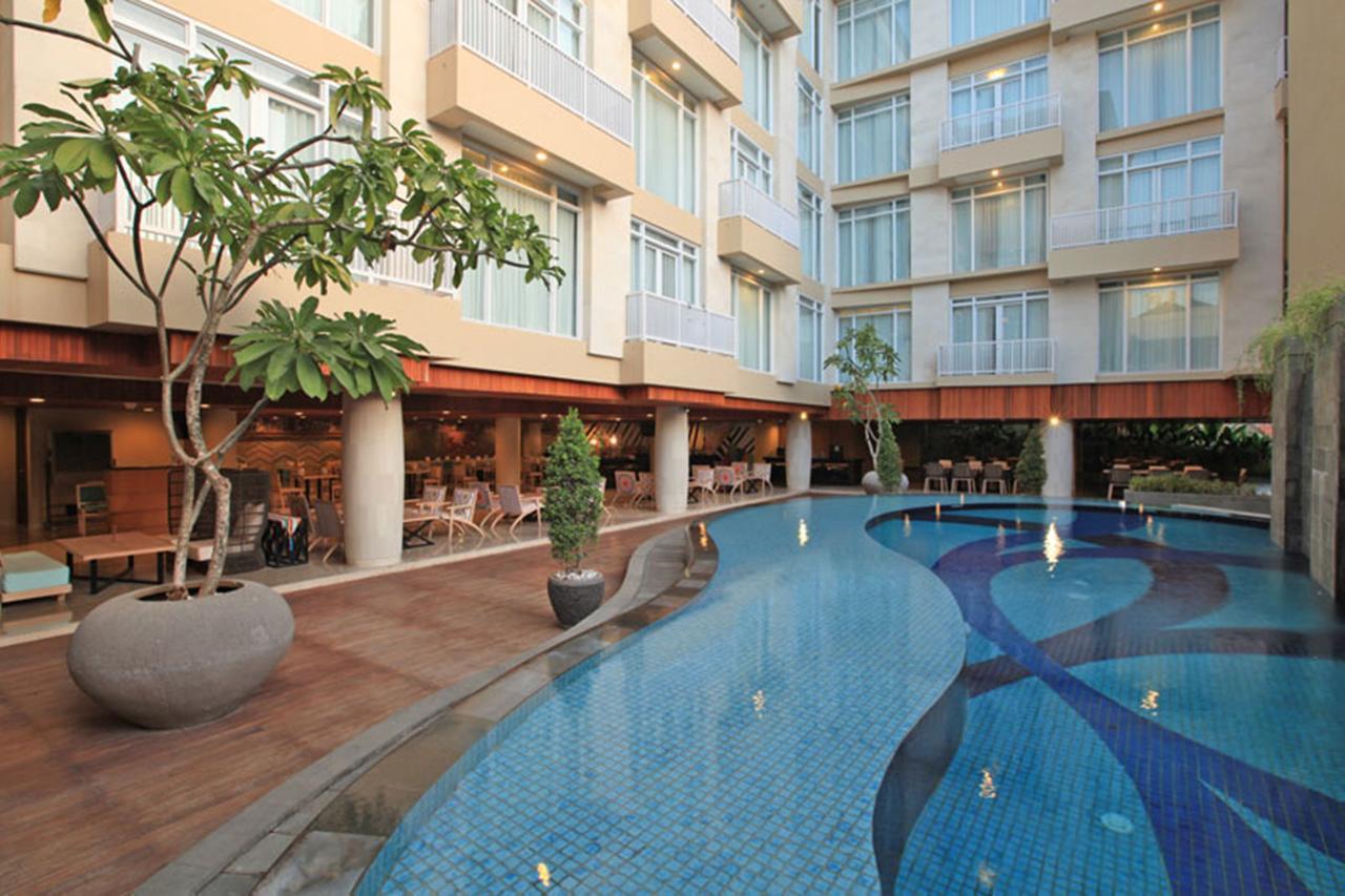 קוטה לומבוק Bedrock Hotel Kuta מראה חיצוני תמונה