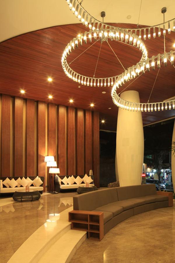 קוטה לומבוק Bedrock Hotel Kuta מראה חיצוני תמונה