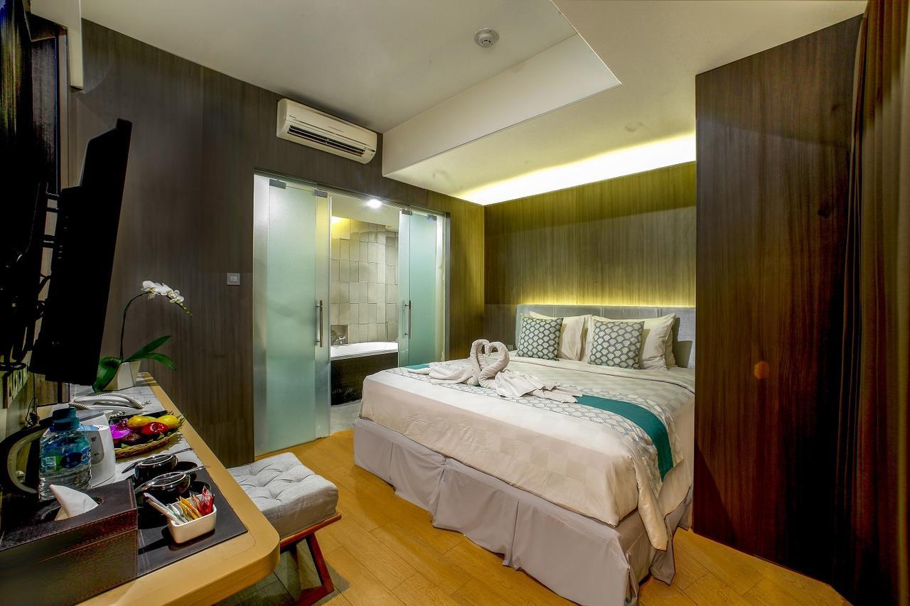 קוטה לומבוק Bedrock Hotel Kuta מראה חיצוני תמונה