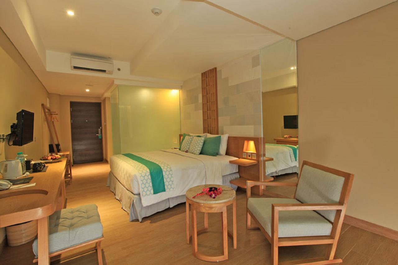 קוטה לומבוק Bedrock Hotel Kuta מראה חיצוני תמונה