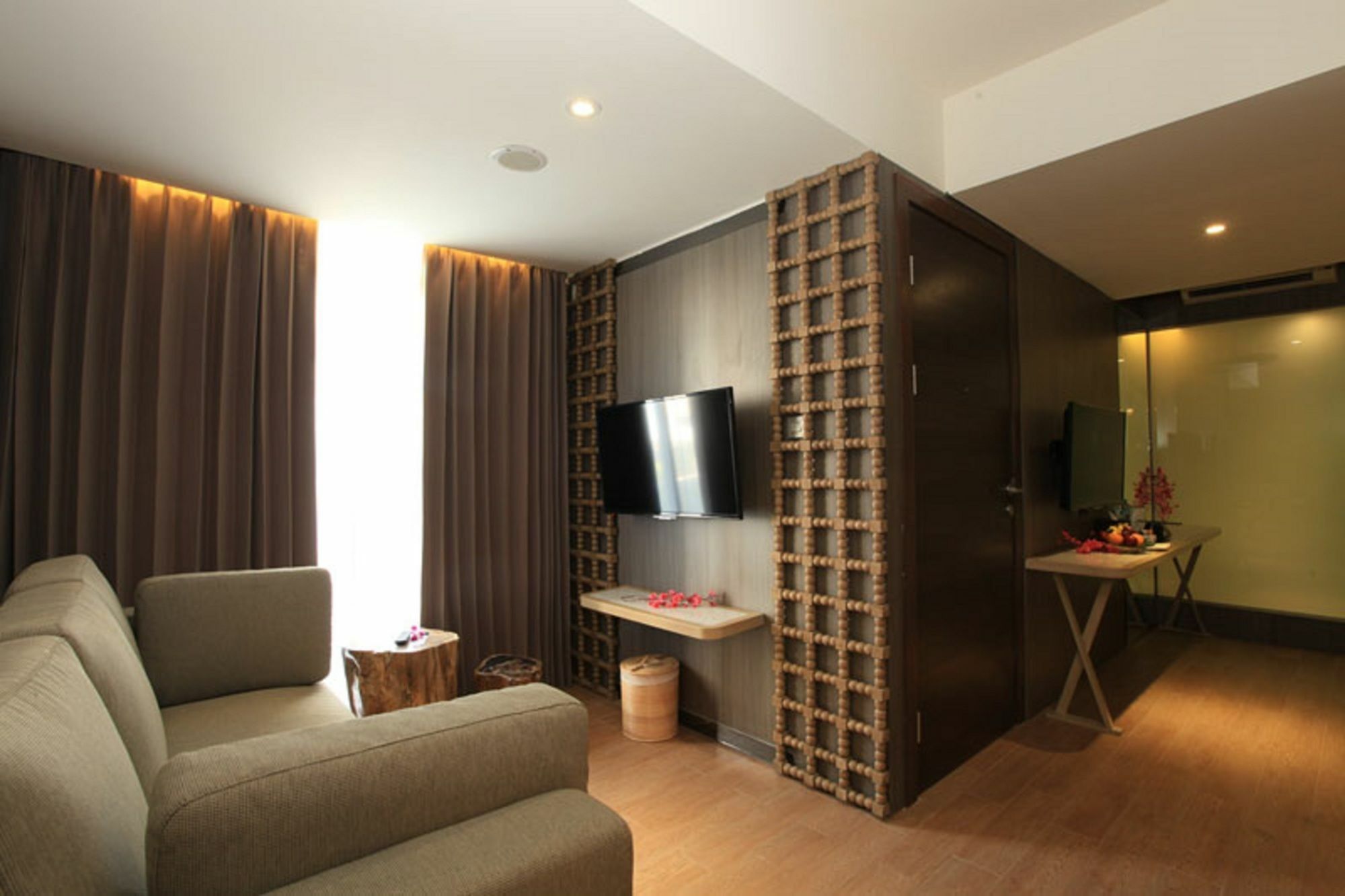 קוטה לומבוק Bedrock Hotel Kuta מראה חיצוני תמונה