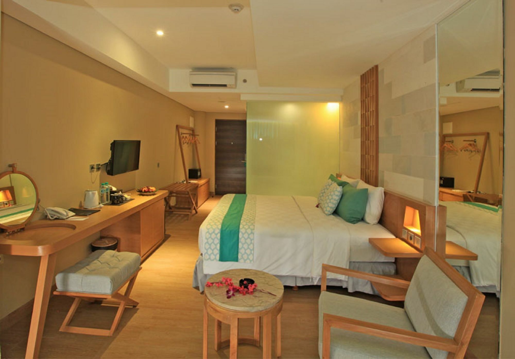 קוטה לומבוק Bedrock Hotel Kuta מראה חיצוני תמונה