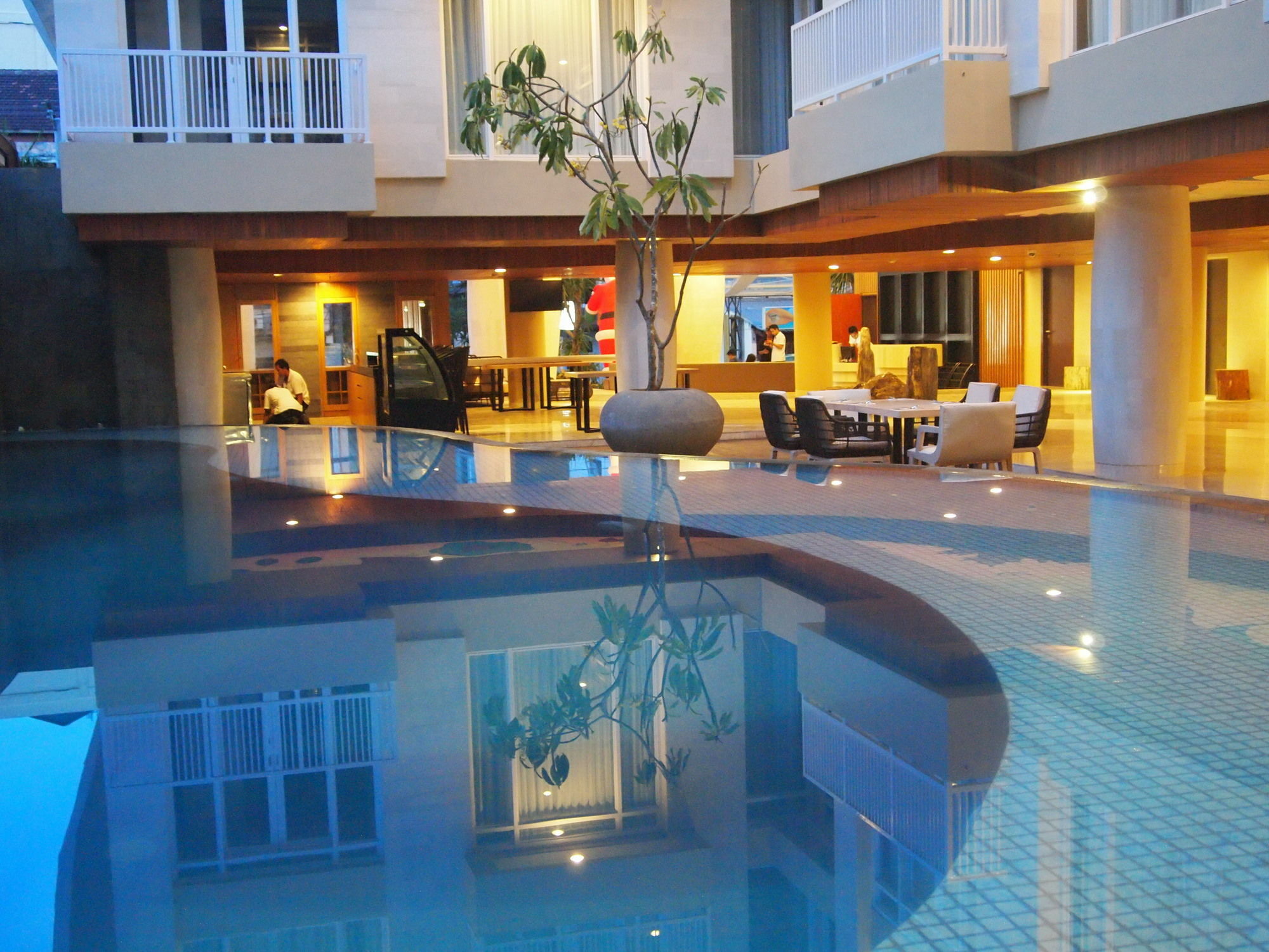 קוטה לומבוק Bedrock Hotel Kuta מראה חיצוני תמונה