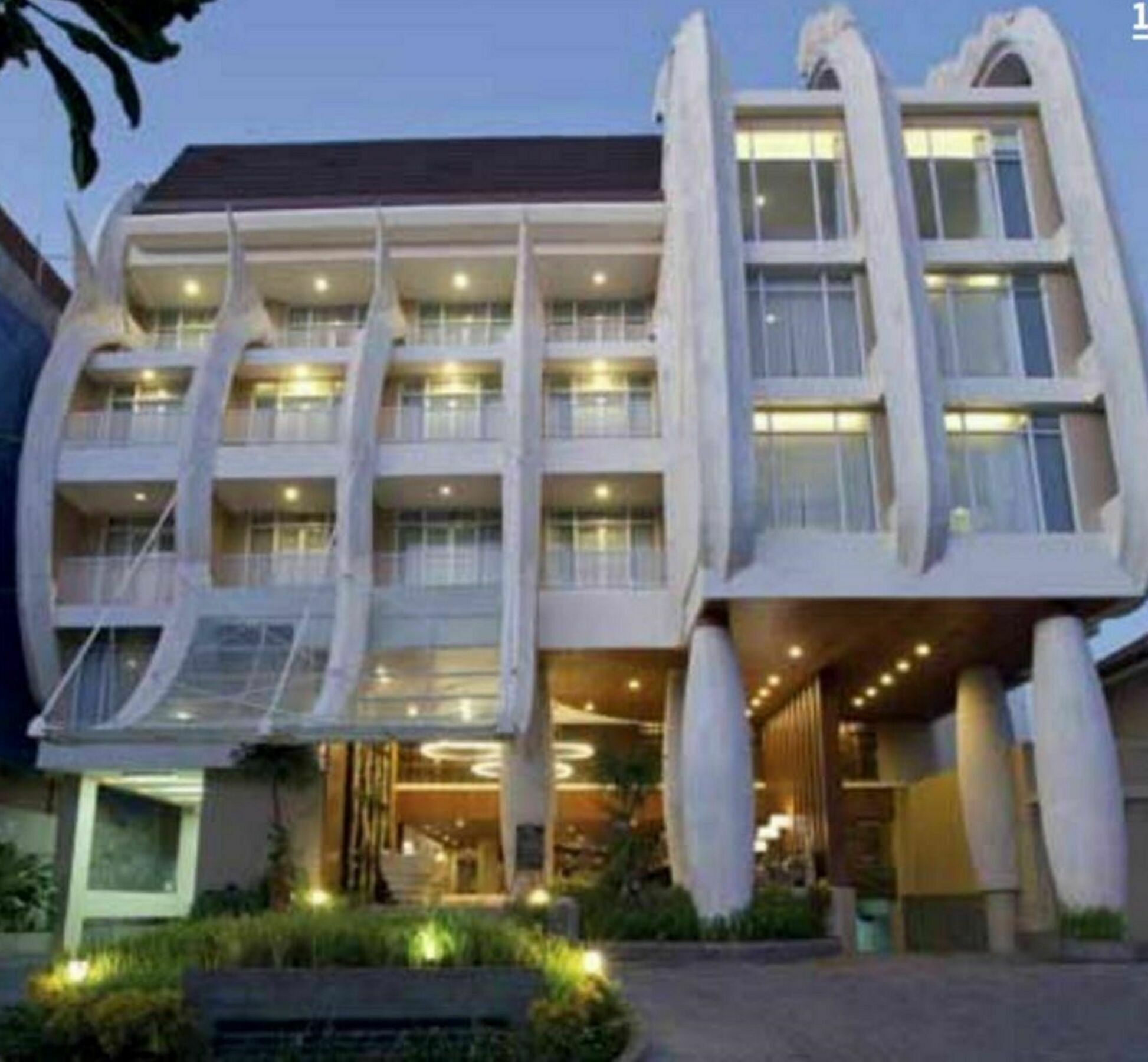 קוטה לומבוק Bedrock Hotel Kuta מראה חיצוני תמונה