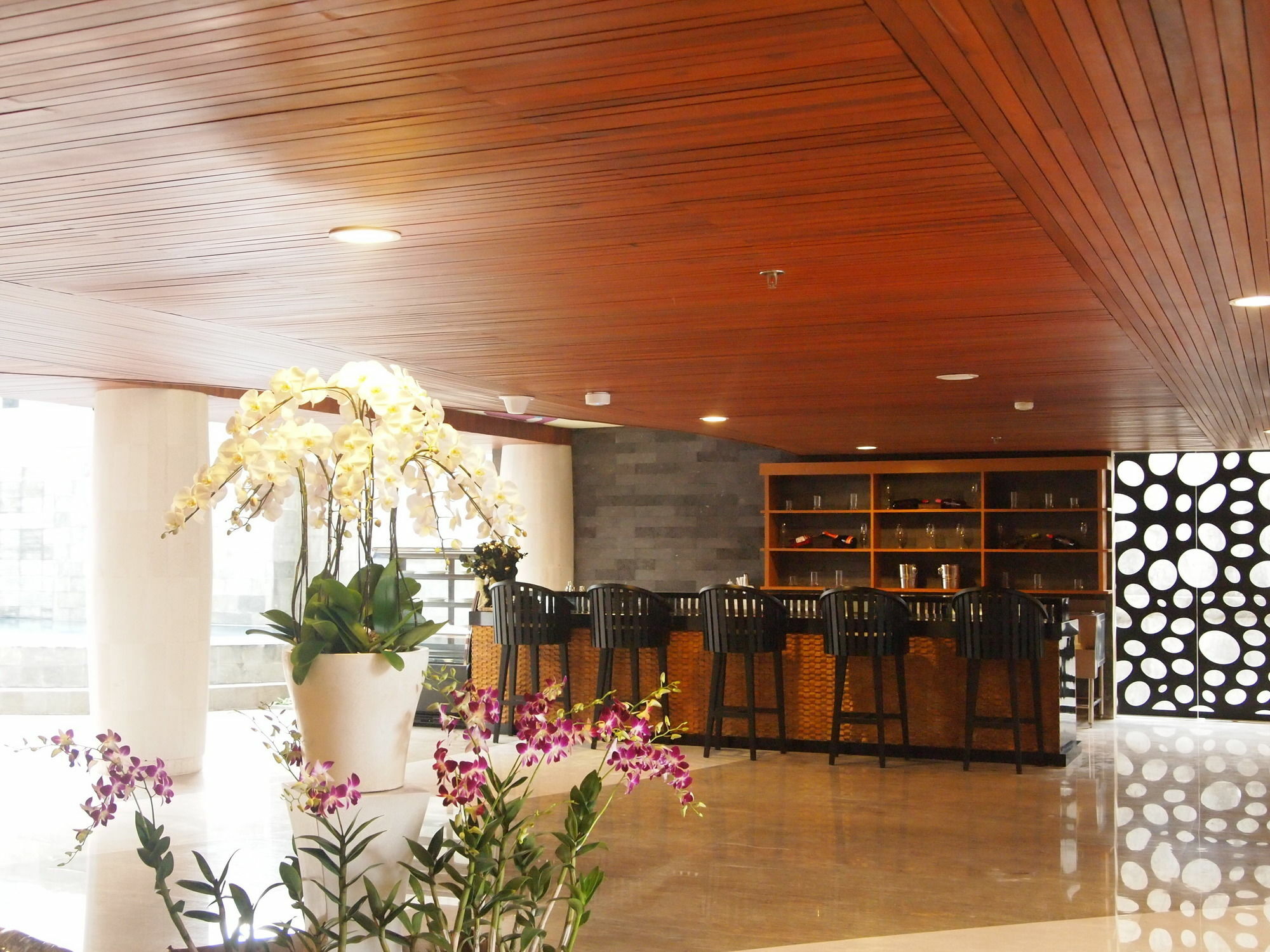 קוטה לומבוק Bedrock Hotel Kuta מראה חיצוני תמונה