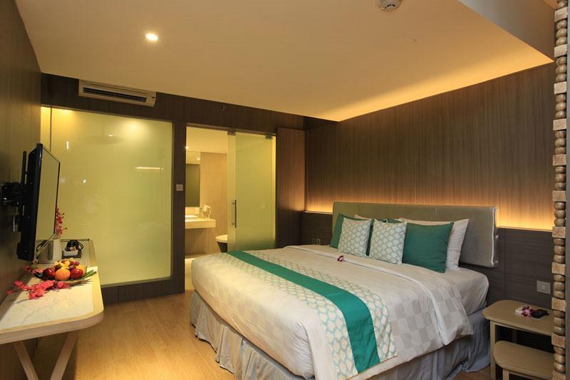 קוטה לומבוק Bedrock Hotel Kuta מראה חיצוני תמונה